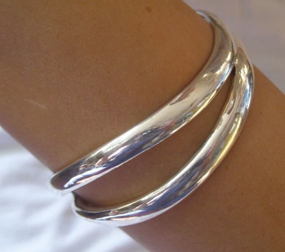 Silver two ring bracelet